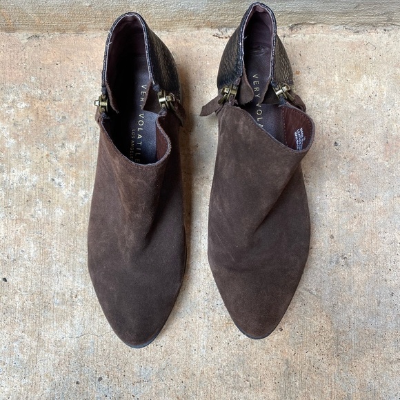 Very Volatile Womens 10 Brown Suede Pointed Toe Zip Reptile Heel Ankle Boots - Picture 3 of 8